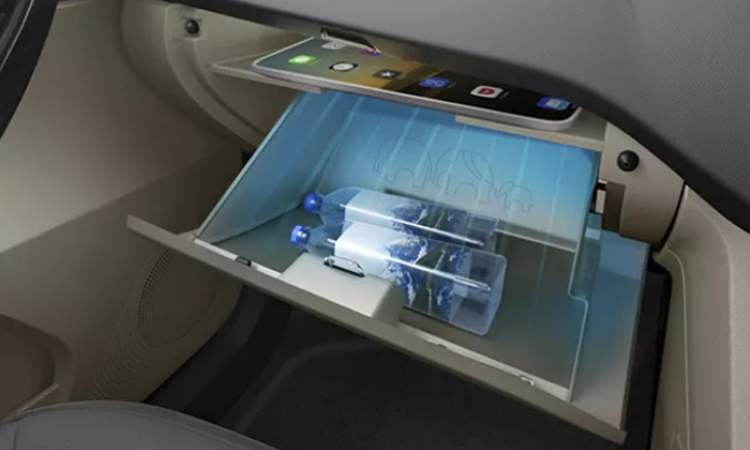 Cooled Glovebox with Tablet Storage Space Cooled Glovebox with Tablet Storage Space