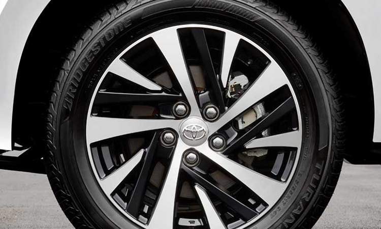 Toyota Innova Crysta Enticing Diamond Cut Alloys Toyota Innova Crysta Enticing Diamond Cut Alloys