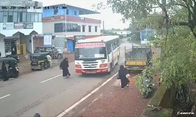 कर्नाटक में एक बस ड्राइवर की सूझबूझ से बड़ा हादसा होते-होते टल गया, जिसका वीडियो सोशल मीडिया पर जमकर वायरल हो रहा है. 