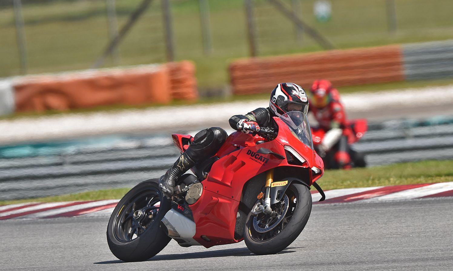 Latest Reviews on Panigale V4 