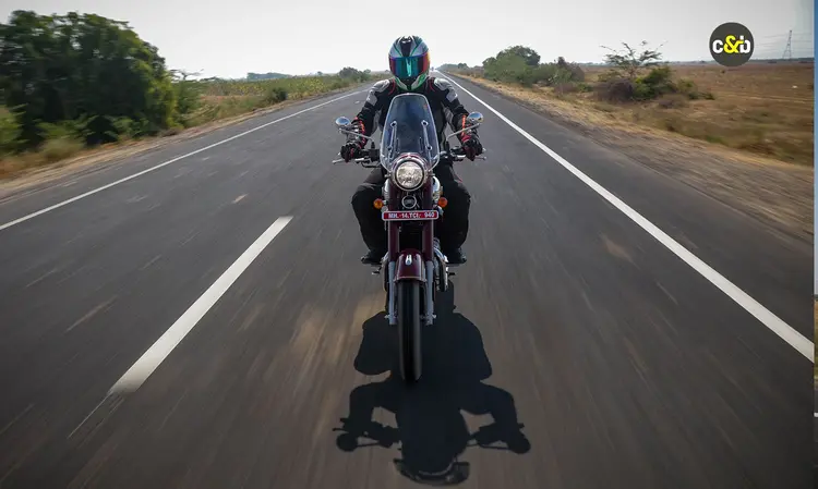 The erstwhile Jawa Classic, which had a 293 cc engine, now gets a bigger 334 cc engine from the Perak and the Jawa 42 Bobber, along with other updates. But there’s more to it and it is intriguing, few updates that the motorcycle gets. Read our review for a complete lowdown on the new Jawa 350. 