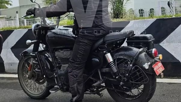 Royal Enfield Bobber 350 Spotted Testing Again; Launch Likely This Year Royal Enfield Bobber 350 Spotted Testing Again; Launch Likely This Year