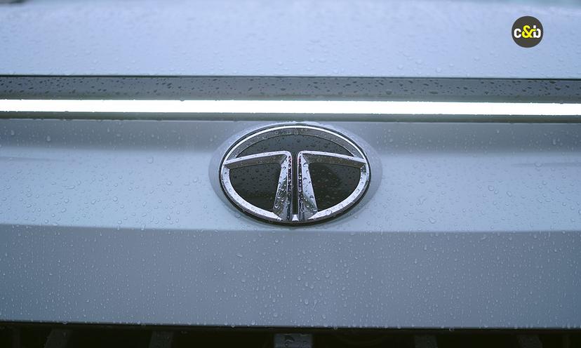 टाटा मोटर्स ने वित्त वर्ष 2024 की दूसरी तिमाही में 2,43,024 वाहनों की कुल बिक्री दर्ज की
