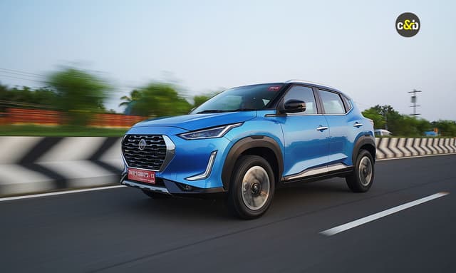 Nissan Magnite EZ-Shift Review: A More Affordable 'Automatic' Option The Nissan Magnite AMT, or EZ-Shift, as the company likes to call it, comes with a 1.0-litre petrol engine mated to a 5-speed AMT unit. The same set-up that we have seen in its sister car, the Renault Kiger.