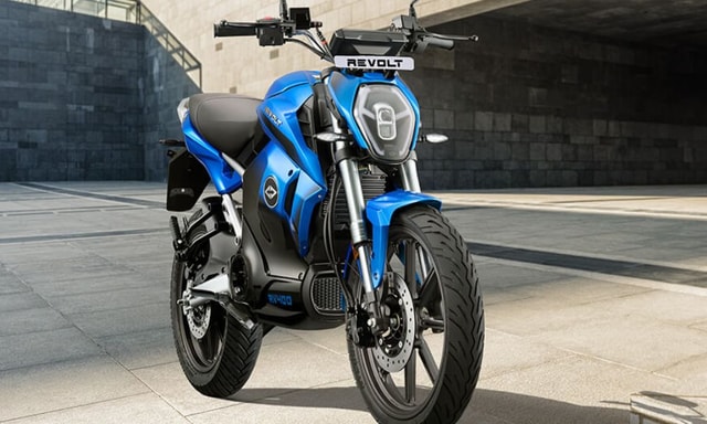 Revolt RV400 Cricket Edition Launched; Wears 'India Blue' Paint Revolt RV400 Cricket Edition Launched; Wears 'India Blue' Paint