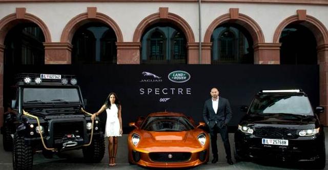 We've already shown car chases from the 24th Bond movie which is all set to release in October this year and we've also told you all about the cars in the movie. Well, Jaguar Land Rover brought all the cars that will make their on screen debut to the Frankfurt Motor Show.