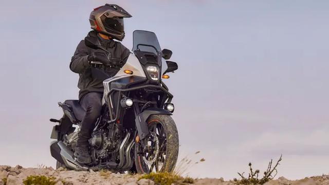 The new Honda NX500 is the successor to the Honda CB500X, essentially the CB500X has been renamed the NX500, with changes to the ECU, suspension tuning and cosmetic updates.