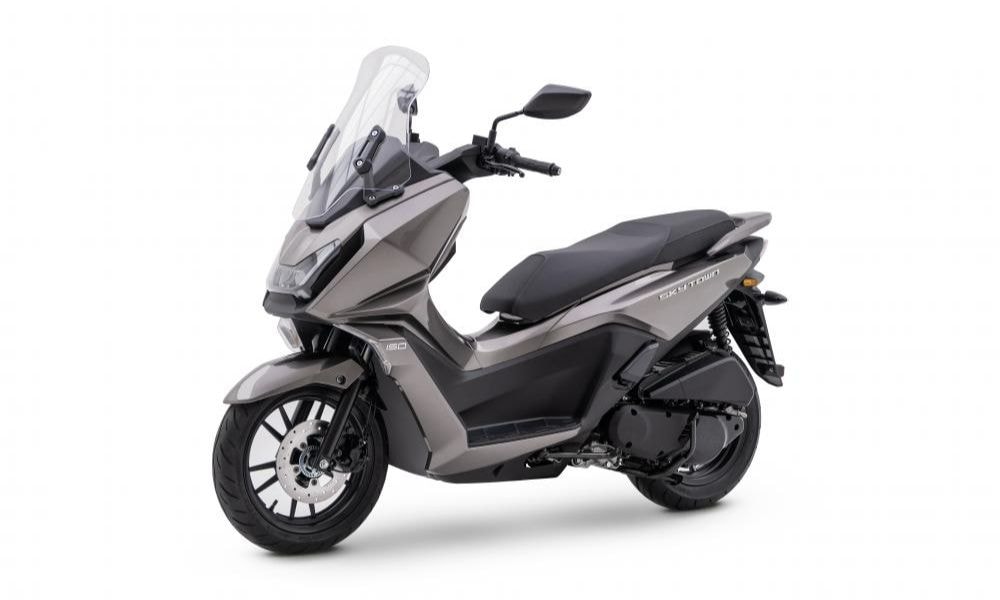 EICMA 2023: Kymco Unveils Compact And Lightweight Skytown Scooter EICMA 2023: Kymco Unveils Compact And Lightweight Skytown Scooter