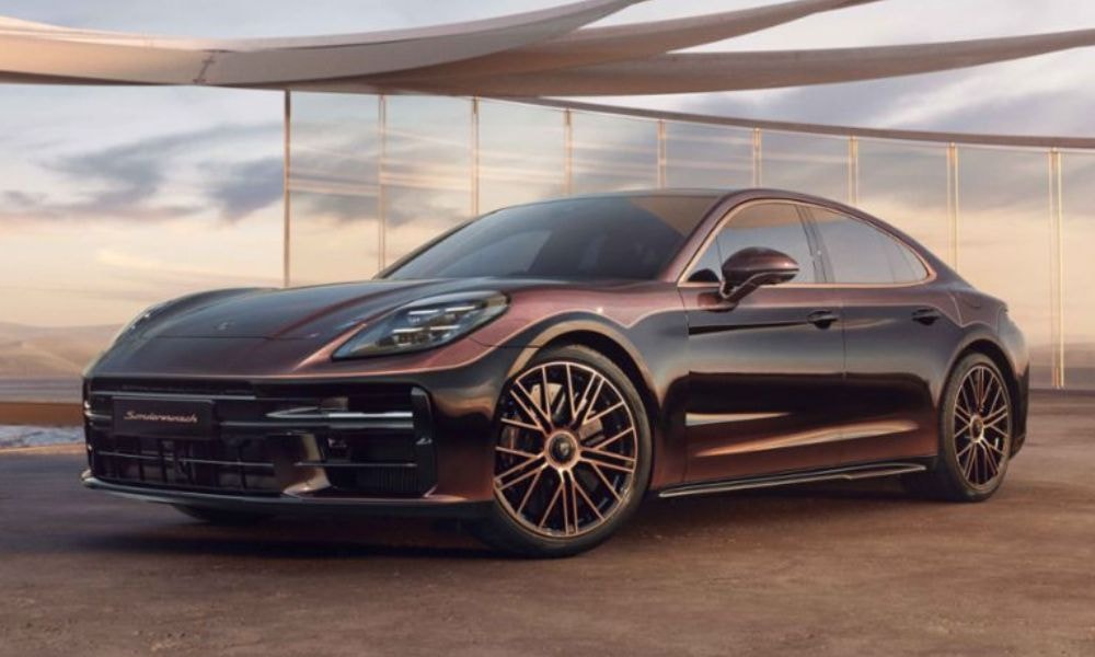 New Porsche Panamera Turbo Sonderwunsch One-Off Wears Special Paint With Real Gold New Porsche Panamera Turbo Sonderwunsch One-Off Wears Special Paint With Real Gold