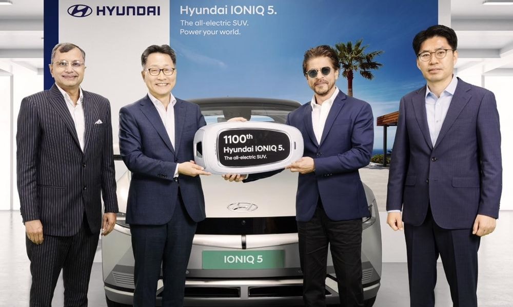 Shah Rukh Khan Takes Delivery of 1100th All-Electric Hyundai Ioniq 5 Shah Rukh Khan Takes Delivery of 1100th All-Electric Hyundai Ioniq 5