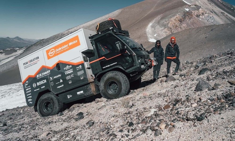 Solar-Powered Electric Truck Sets An Altitude Record For EVs Reaching 21,325 Feet Above Sea Level Solar-Powered Electric Truck Sets An Altitude Record For EVs Reaching 21,325 Feet Above Sea Level