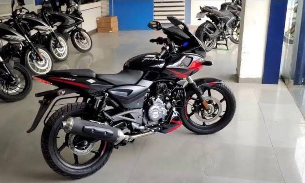 Bajaj is yet to officially launch the motorcycle, but select dealers are already accepting bookings for the 2023 Bajaj Pulsar 220F, and it is expected to be priced around Rs. 1.35 lakh to Rs. 1.40 lakh (ex-showroom).