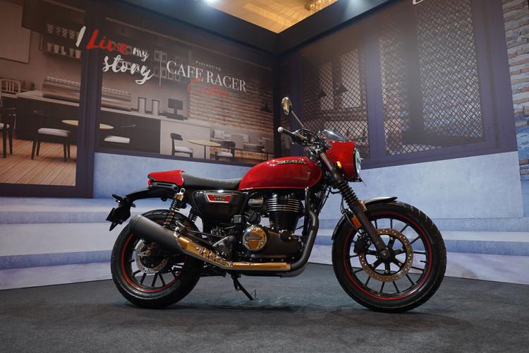 Honda Motorcycle & Scooter India is now offering an exhaustive range of custom accessory pack for the H’Ness CB 350 and the CB350 RS motorcycles. Prices start at Rs. 7,500 and go up to Rs. 22,200.