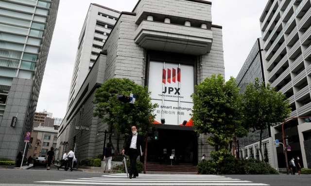 Stocks Rise And Dollar Falls While Oil Rallies Stocks Rise And Dollar Falls While Oil Rallies
