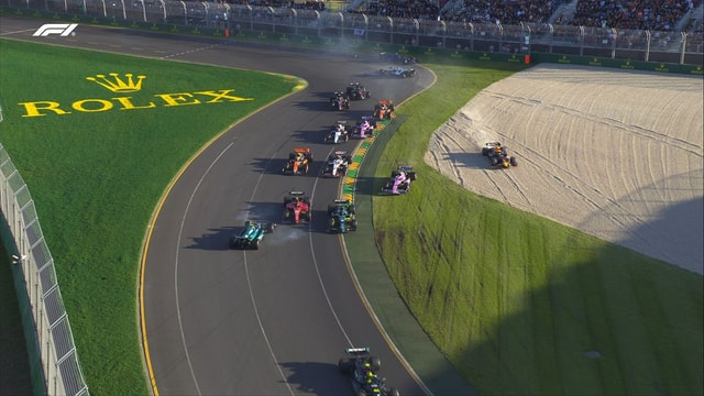 F1: Verstappen Battles Hamilton To Win A Chaotic Australian GP F1: Verstappen Battles Hamilton To Win A Chaotic Australian GP