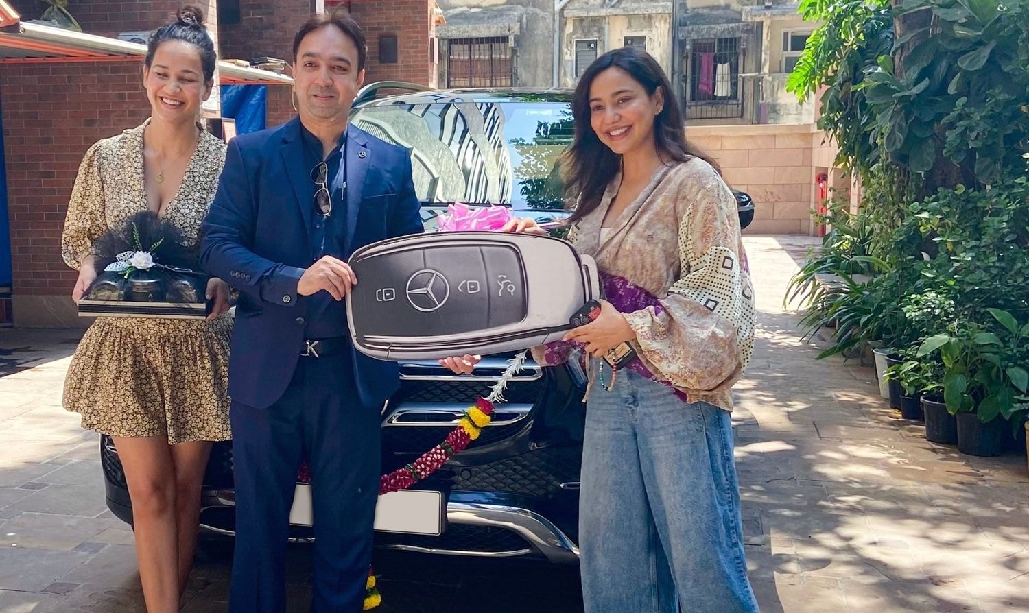 Neha Sharma Brings Home The Mercedes-Benz GLE Luxury SUV Neha Sharma Brings Home The Mercedes-Benz GLE Luxury SUV