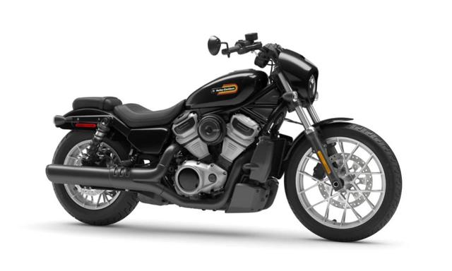 For 2023, a handful of Softail and Touring bikes in Harley-Davidson’s India portfolio will also be available in the 120th Anniversary Edition paint scheme.