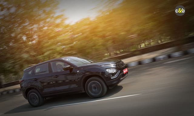 Tata Harrier Red #Dark Edition – Review The Tata Harrier Red #Dark comes with a host of advanced features, more tech, and some new visual cues. But should you buy it? Let’s find out.