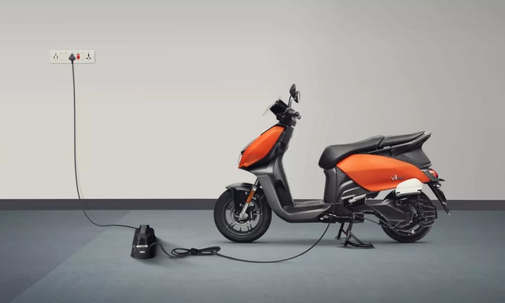 Hero MotoCorp To Reimburse Vida V1 Buyers For Chargers; Slashes E-Scooter Prices Hero MotoCorp To Reimburse Vida V1 Buyers For Chargers; Slashes E-Scooter Prices