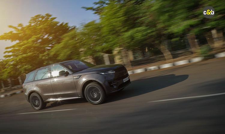 After driving the petrol version of the Range Rover Sport, we finally got to get behind the wheel of the diesel model. How sporty is it? Read on to find out.