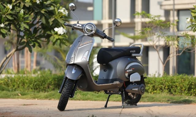 Pure ePluto 7G PRO Launched; Priced At Rs. 94,999 (ex-showroom) The electric two-wheeler is equipped with the same 3.0 Kwh battery as the ecoDryft electric motorcycle that produces range figures to the tune of 100 to 150 km