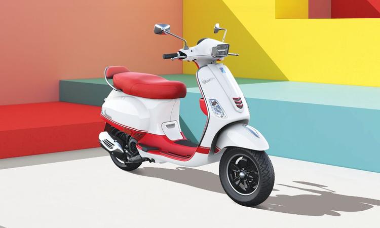 Both the Vespa VXL and SXL are available with two dual-tone colour options each