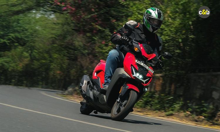 The Hero Xoom 110 is the newest 110 cc scooter wherein one model reigns supreme! But, it is no pushover and has the goods to make its presence felt in a crowded segment! Here’s our real-world review of the Hero Xoom 110. 
