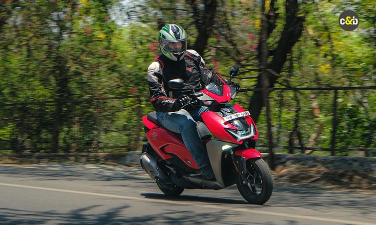 The Hero Xoom 110 is the newest 110 cc scooter wherein one model reigns supreme! But, it is no pushover and has the goods to make its presence felt in a crowded segment! Here’s our real-world review of the Hero Xoom 110. 