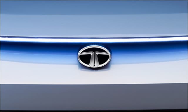 Tata To Build 40GWh EV Cell Gigafactory In The UK; Batteries To Be Supplied To JLR The Tata Group will invest over Rs 42,000 crore into the battery gigafactory, which will produce LFP and NMC chemistry cells for mobility and energy storage purposes.