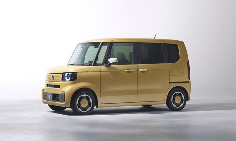 The third generation of 2024 Honda N-Box debuts with a fresh new look, featuring a redesigned grille.
