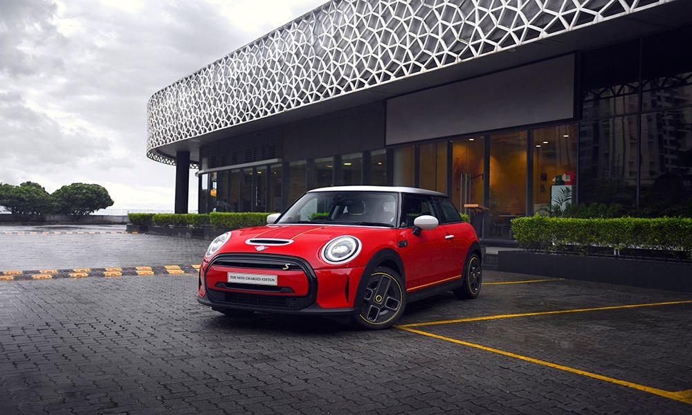 Mini Unveils Limited-Edition Cooper SE Charged Edition Mini Unveils Limited-Edition Cooper SE Charged Edition