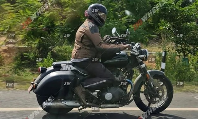 Royal Enfield Super Meteor 650 Bagger Spotted Testing in India Royal Enfield Super Meteor 650 Bagger Spotted Testing in India