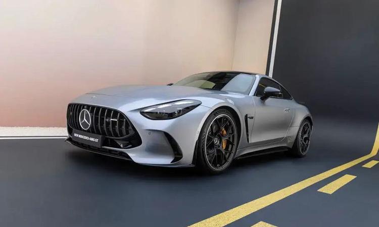 Second-gen AMG GT grows in size, gets a new 2+2 seating layout and arrives with more powerful V8 engines.
