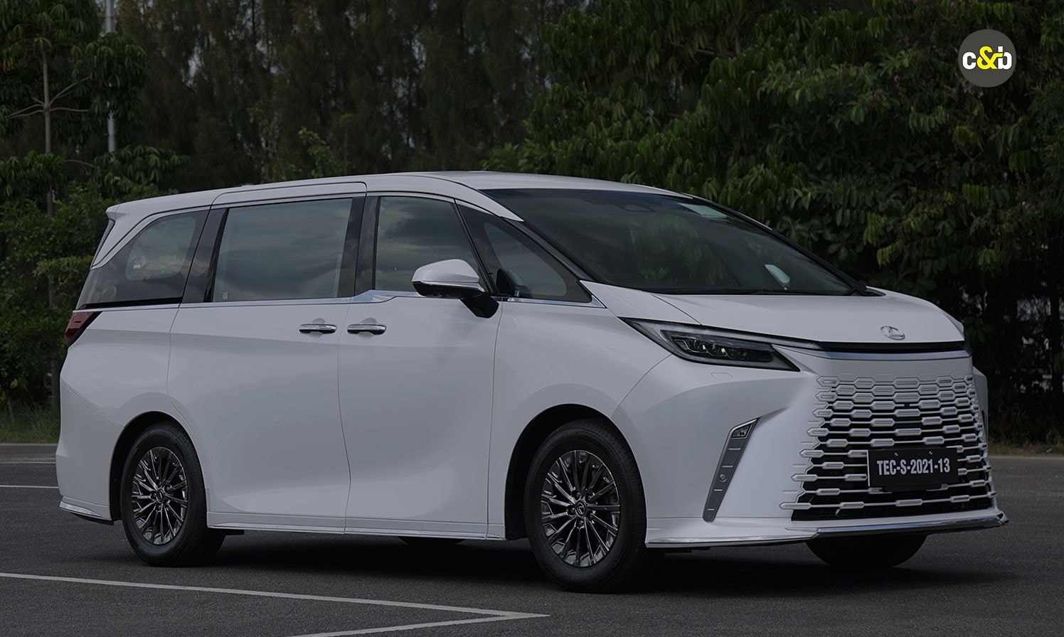 Lexus LM 350h Now E20-Compliant; Deliveries Begin In India Lexus LM 350h Now E20-Compliant; Deliveries Begin In India