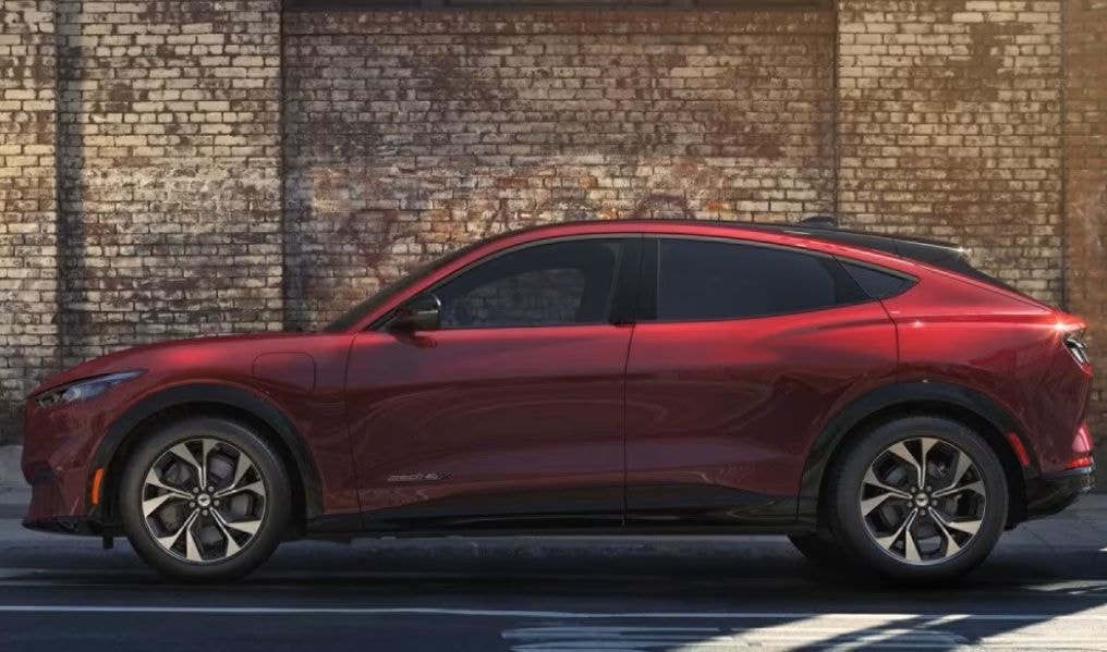 Ford Patents Brake Light Detection System to Elevate Autonomous Vehicle Safety Ford Patents Brake Light Detection System to Elevate Autonomous Vehicle Safety