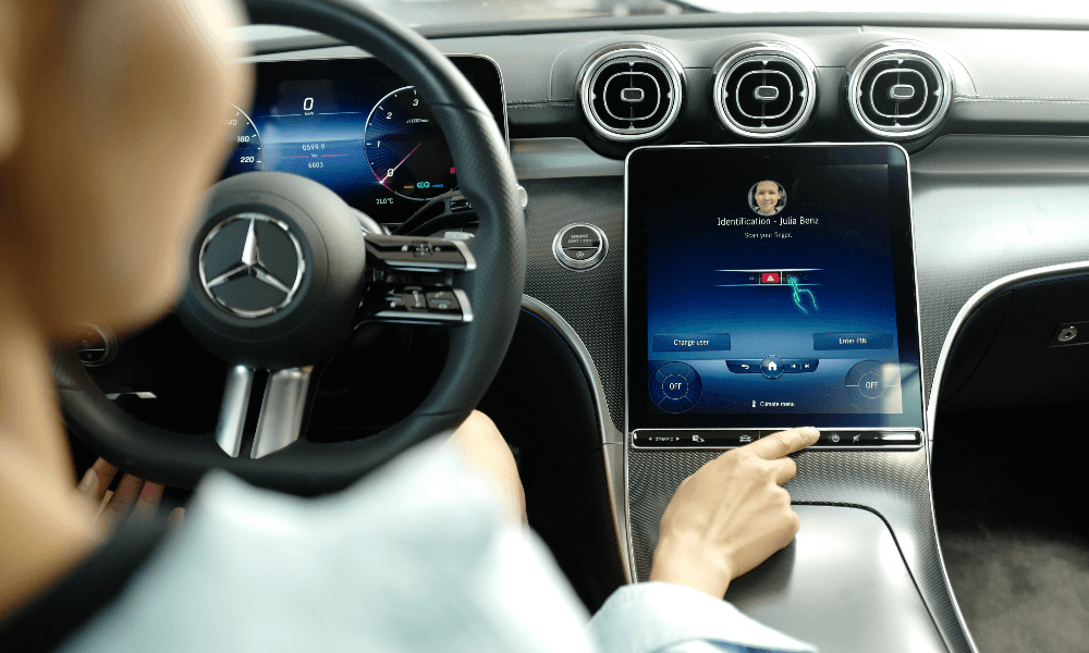 Mercedes-Benz Unveils New MBUX-Based In-Car Payment Tech Mercedes-Benz Unveils New MBUX-Based In-Car Payment Tech