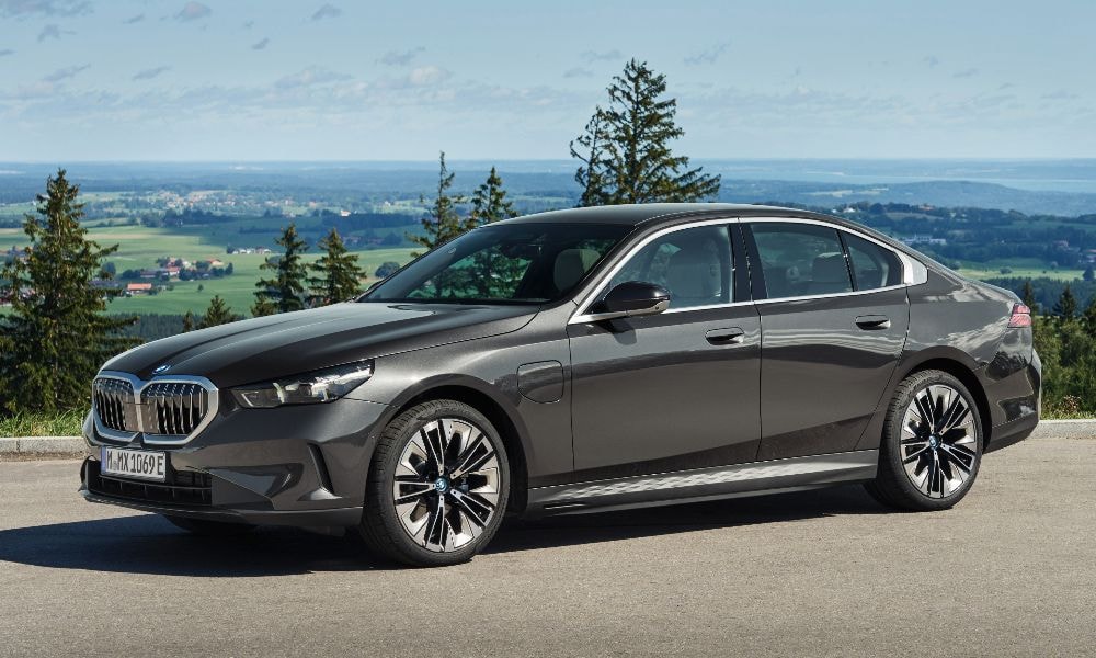 New BMW 5 Series Plug-In Hybrid Unveiled With Over 100 KM Of Pure Electric Range New BMW 5 Series Plug-In Hybrid Unveiled With Over 100 KM Of Pure Electric Range