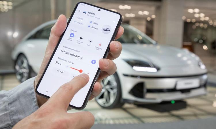Hyundai and Kia will link their connected car services with Samsung's SmartThings platform to enable seamless connectivity and control between vehicles and home devices.