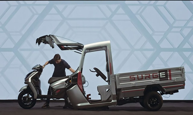 Hero Surge S32 Showcased; 3-Wheeler That Can Transform Into An Electric Scooter Hero Surge S32 Showcased; 3-Wheeler That Can Transform Into An Electric Scooter