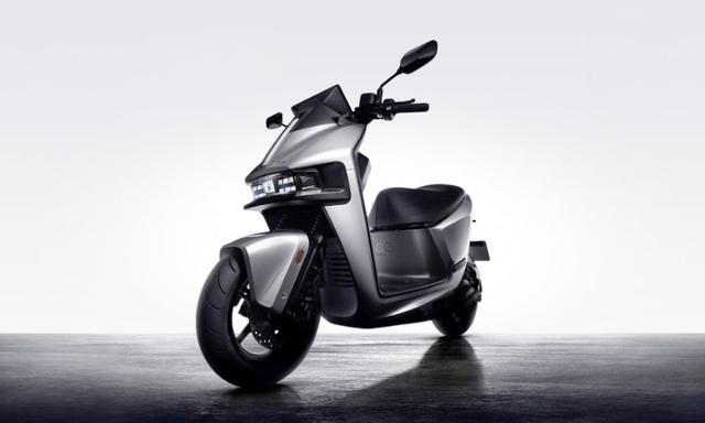 Gogoro Pulse Electric Scooter Debuts With 9 kW Motor, 10.25in Touchscreen