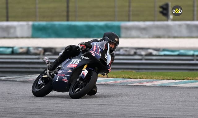 TVS Apache RR310 ARRC Race Bike First Ride With carbon fibre bodywork, and a kerb weight of just 124 kg, we ride the lightest and fastest TVS Apache race bike at the Sepang International Circuit in Malaysia!