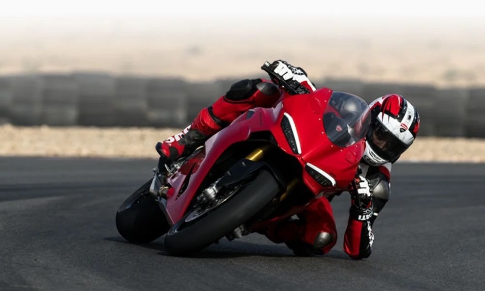 EICMA 2024: 2025 Ducati Panigale V2 Unveiled; Powered By New Ducati V-Twin EICMA 2024: 2025 Ducati Panigale V2 Unveiled; Powered By New Ducati V-Twin