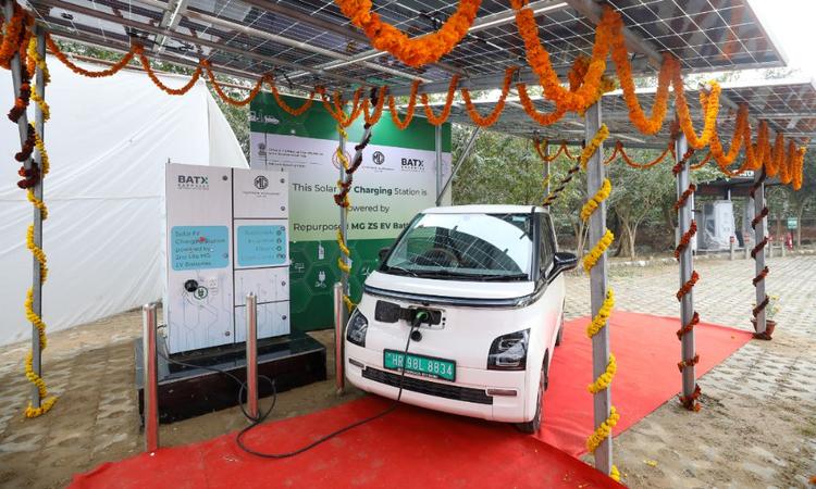 The off-grid solar EV charging station operates independently and is aimed at catering to a range of vehicles, including 2- and 4-wheelers.