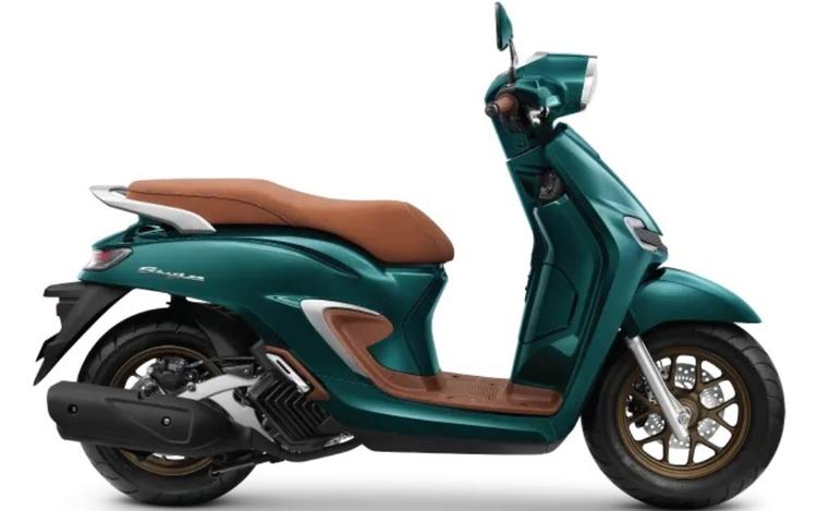The Honda Stylo 160 is a retro-styled scooter powered by a 156.9 cc liquid-cooled engine that will rival the Vespa 150 range