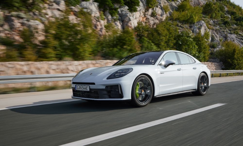 New Porsche Panamera Gains Two PHEV Variants; Gets 25.9 kWh Battery, Over 90 Km Electric-Only Range New Porsche Panamera Gains Two PHEV Variants; Gets 25.9 kWh Battery, Over 90 Km Electric-Only Range