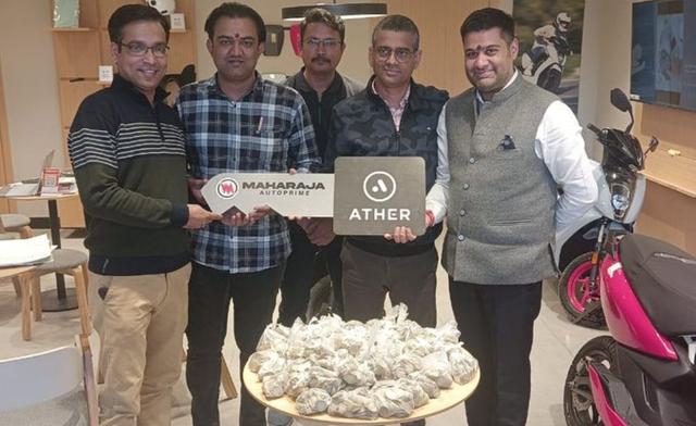 Customer Buys Ather Worth Over Rs 1 Lakh Using Rs 10 Coins
