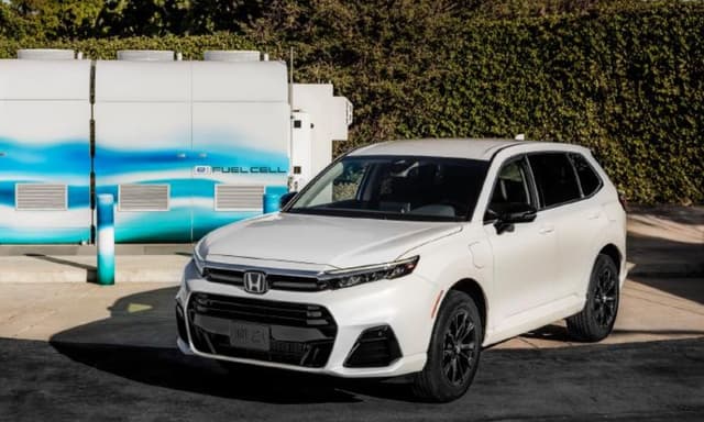 Hydrogen-Powered Honda CR-V e:FCEV Unveiled; Has A Range Of Up To 434 KM The CR-V e:FCEV has a pair of hydrogen tanks situated under the backseat; also present is a 17.7 kWh battery in the floor.