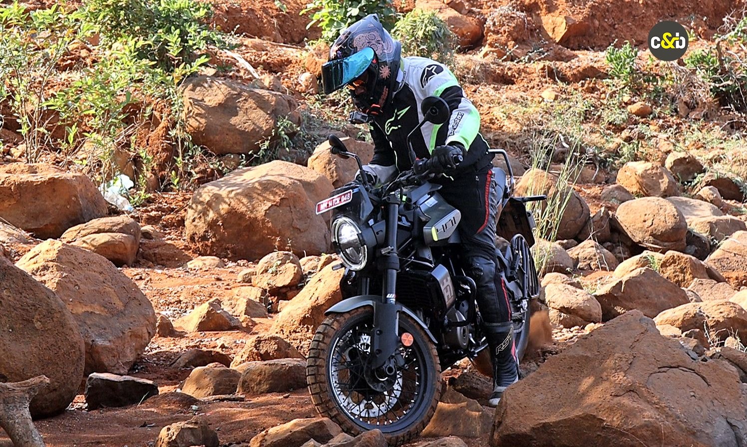 No More Pirelli STRs Offered On Husqvarna Svartpilen 401 No More Pirelli STRs Offered On Husqvarna Svartpilen 401