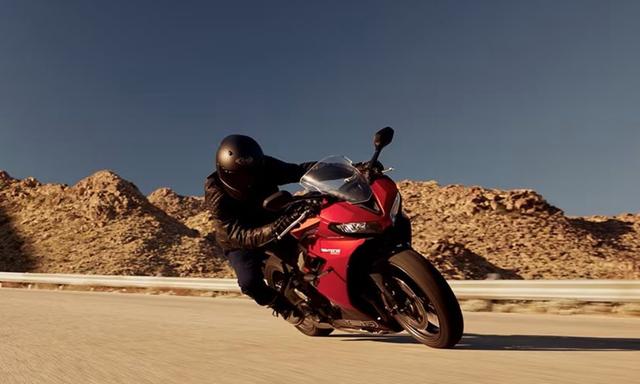 The Triumph Daytona 660 is the third model in the brand’s lineup to be powered by the 660 cc inline-triple engine