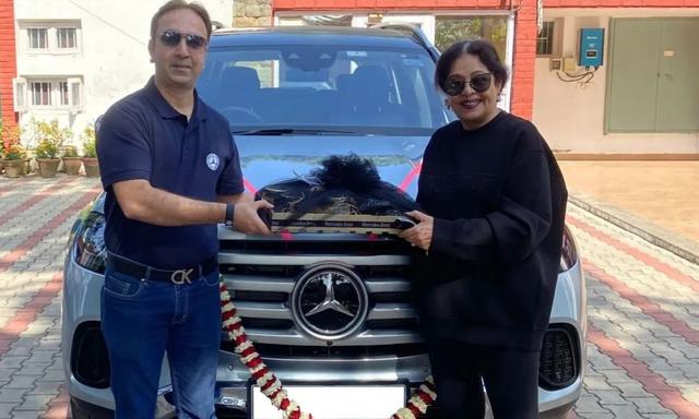 अभिनेत्री और राजनेता किरण खेर ने खरीदी नई मर्सिडीज-बेंज जीएलएस फेसलिफ्ट लग्जरी एसयूवी